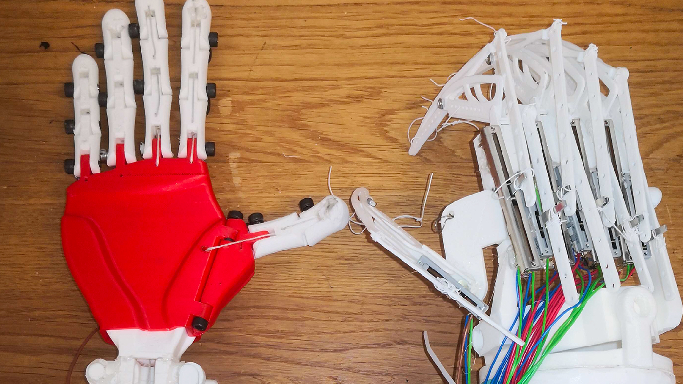 Exo-kontrollerad biomimetisk robothand