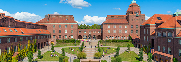 En fasadbild på borggården på KTH Campus