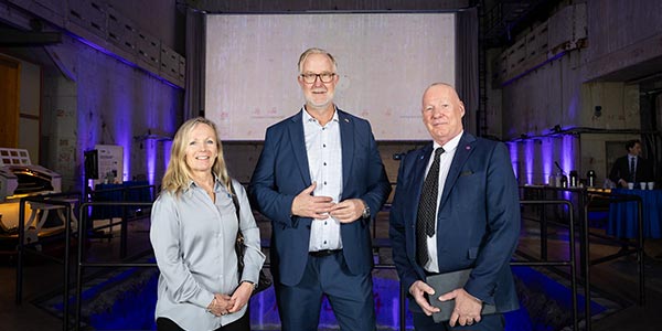 Sofia Ritzen dekanus, utbildningsministern Johan Pehrson och Anders Söderholm rektor.