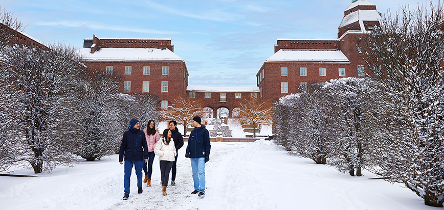 Students arriving to KTH