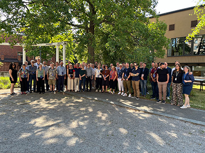 Group image outside of KTH Innovaiton