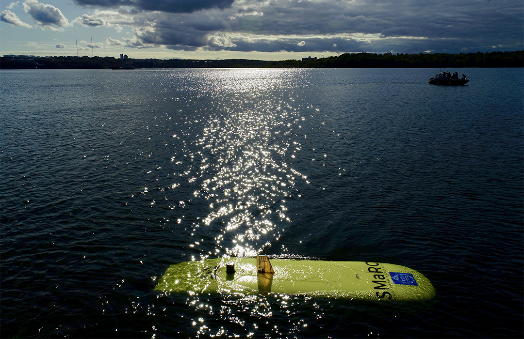 The KTH vessel LoLo under water in sunset