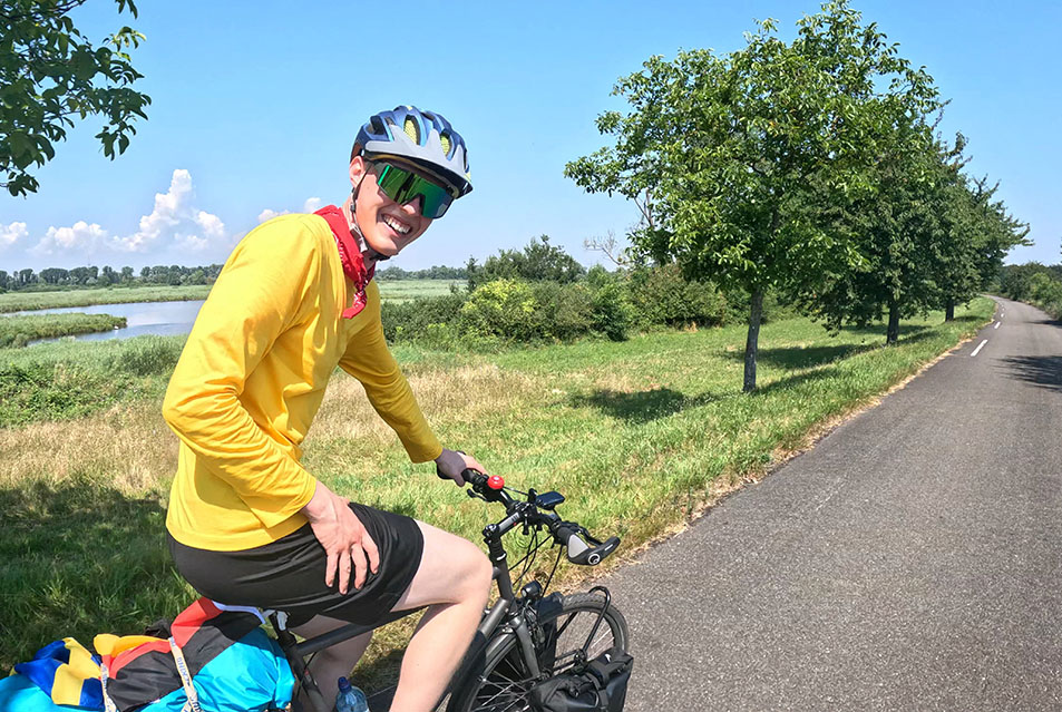 Arnd Hanisch sitter på sin cykel.