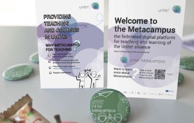 Two flyers with information about Metacampus and a badge saying "Fit for Metacampus".