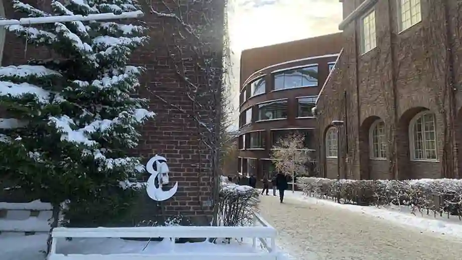 view of Osquars Backe on KTH campus, with snow. 